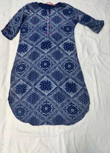 Blue Patterned Kurti With Contrast Pant And Chunri