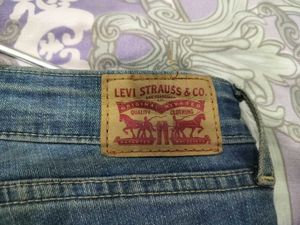 Levi&#39;s 711 Skinny Jeans