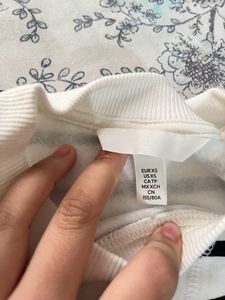 H&amp;M Sweatshirt in Newest Condition.
