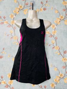 Sporty Black Top With Bra Attached
