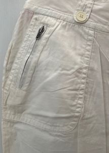 Chic White Cropped Capri