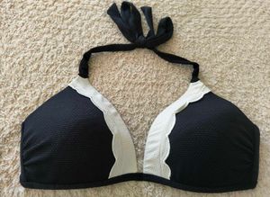 🌊Textured Scalloped Halter Bikini Top 🌊