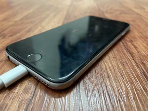 iPhone 6 In Good Condition Stuck On Battery Logo