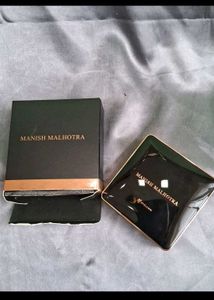 Damaged Myglamm Manish Malhotra Eyeshadow