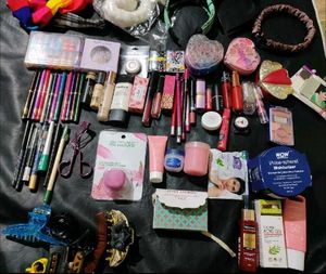 Mixed Makeup Lot (2 products with two freebies