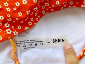 Shein : Floral Print Crop Top
