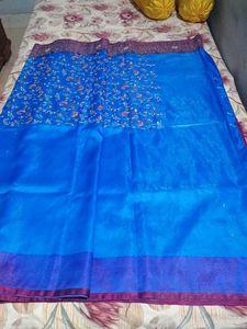 Blue Saree With Magenta Embroidered Blouse