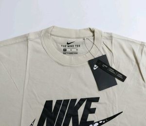 Nike Graphic Tee