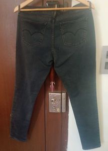 LEVI&#39;s Dark Wash SKINNY Jeans,Size-30