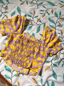 🌼New Bright Yellow Floral Top🌼
