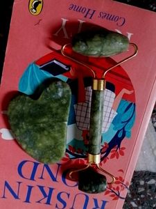 Jade Roller &amp; Gua Sha Set