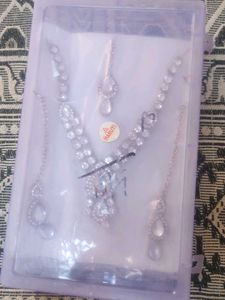 Beautiful Necklace of American Diamonds