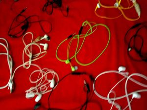 1o Headphones , One Conector.