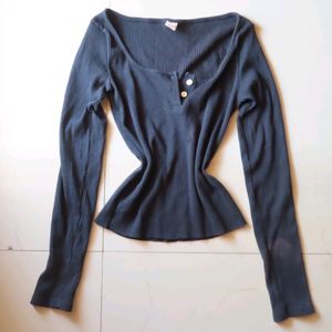 Ribbed Fitted Black Top With Buttons