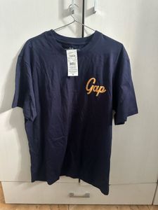 Brand new Gap Tee—shirt Navy blue