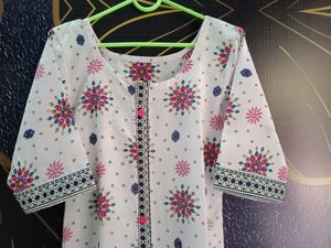 Design New Kurti With Simple Shalwar