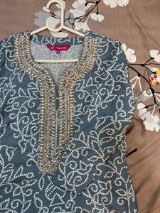 Elegant Embroidered Kurti Set