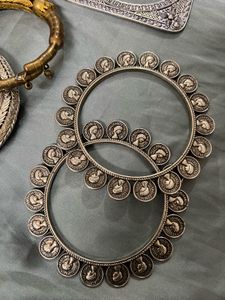 Janpath Find combo offer of three Junk bangle