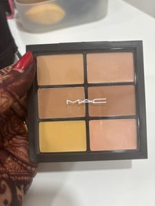 MAC Conceal &amp; Colour Pallet - Medium