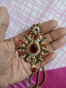 Heavy neck piece with pendent