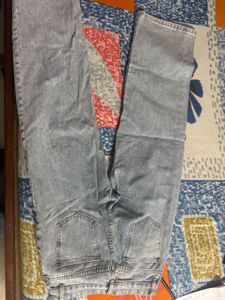 STRAIGHT FIT DENIM