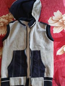 Hooded Sleeveless Jacket