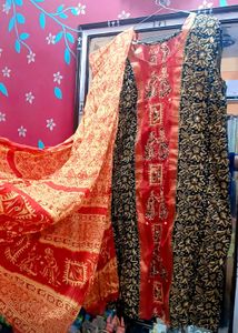 Sleeveless Kurta &amp; Dupatta Set with (Margin)