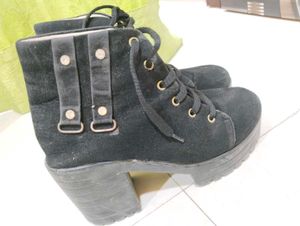 Trendy Black Boots