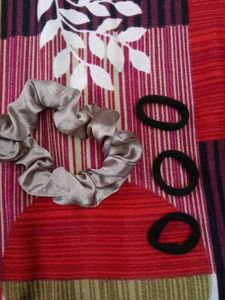 Scrunchies And 3 Rubber Band