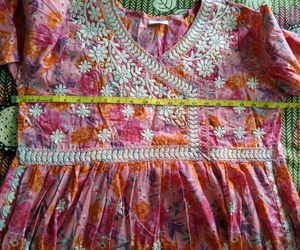 Chikankari Floral 🩷 Kurta And Pant Set