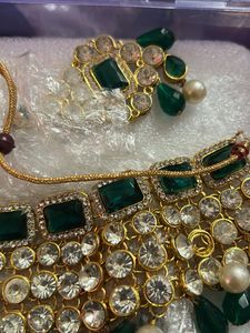 Elegant Emerald Jewelry Set