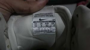 Nike Sneakers | Aura 🔥| Small  DEFECT Repairable