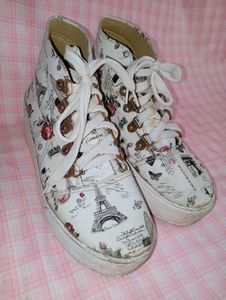 Women&#39;s White Shoes With Comfortable Wedges