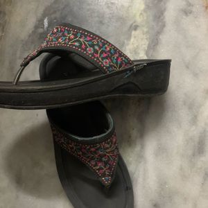 black slippers for women