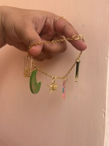 Five charms Resin bracelet