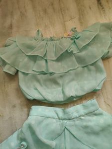Iscut Top C Green  With Floral Print
