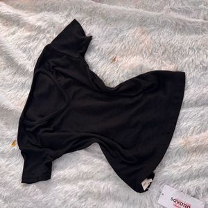 black v neck fitted top