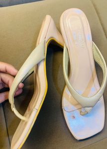 Nude Kitten Heel Thong Sandals🐣❤️