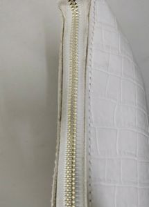 Pretty White Sling Bag 🎀