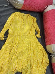 yellow dress