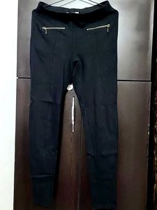 Chic Black Zip Detail Leggings