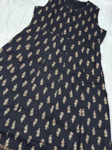 Sleeveless Gown/Dress With Golden Motifs