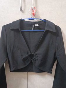 Black cropped ring details top