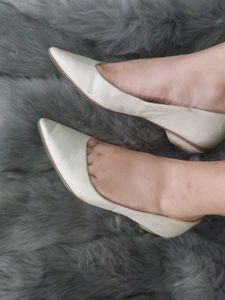 Vintage Off-White Pointed Flats
