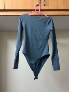 H&amp;M Blue Long Sleeve Boatneck Bodysuit - XS