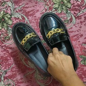 Chain Detail Loafers