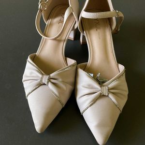 Elegant Bow Flats