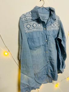 Detailed denim shirt