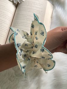 Pinteresty Scrunchie