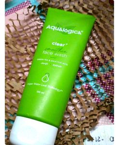 Aqualogica  Clear+Smooth Face Wash